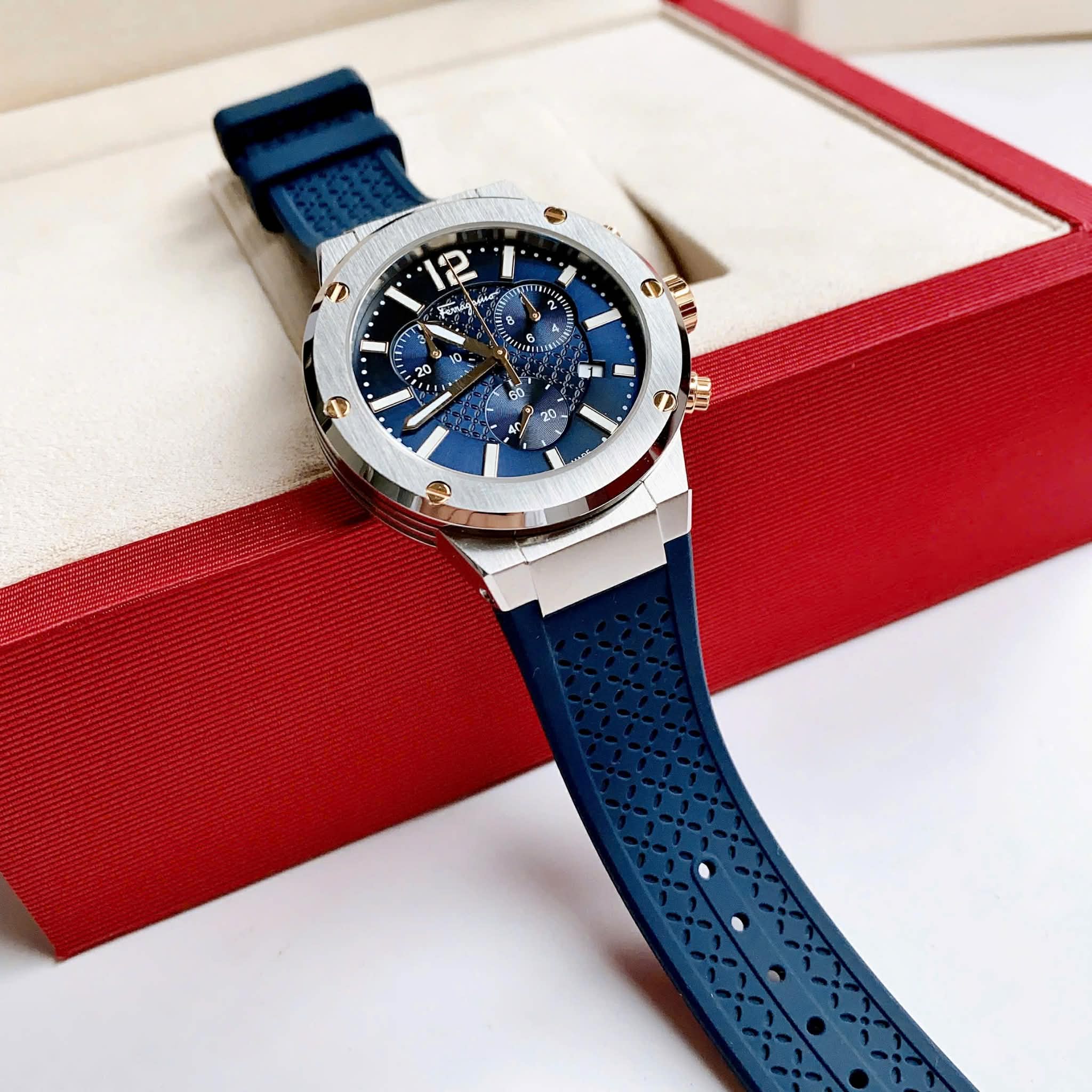 Đồng Hồ Salvatore Ferragamo F-80 Chronograph SFJE00724